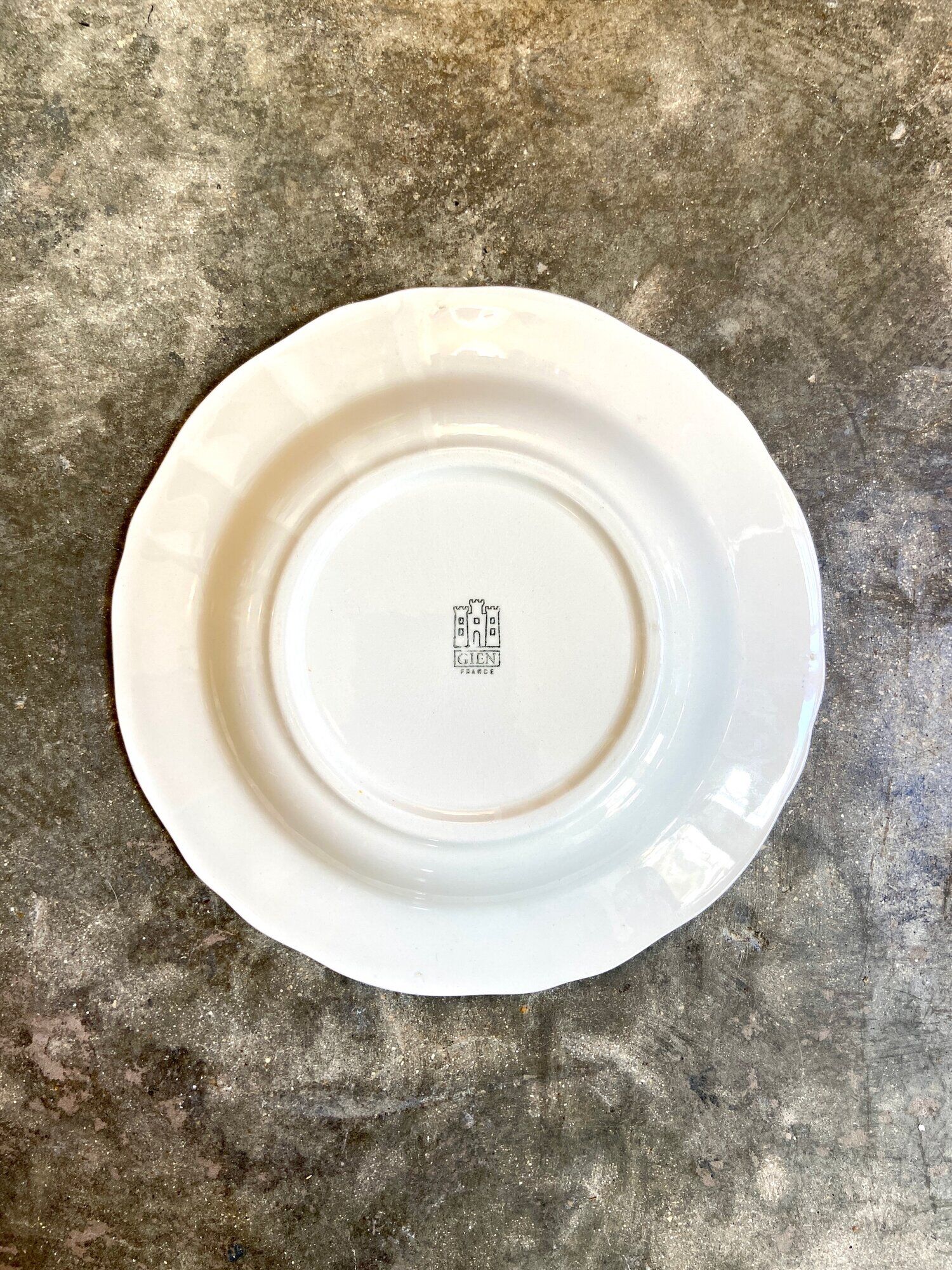 Round and hollow gien dish in white and blue enamelled earthenware