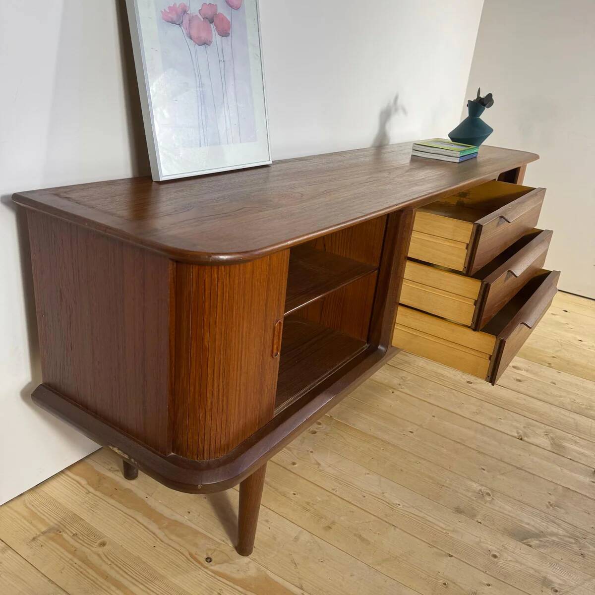 Vintage teak sideboard with rounded edges and sliding doors – mid-century Scandinavian design.