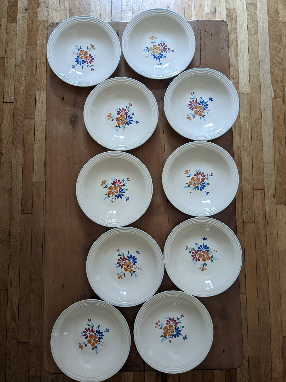 10 Saint Amand Yolande soup plates