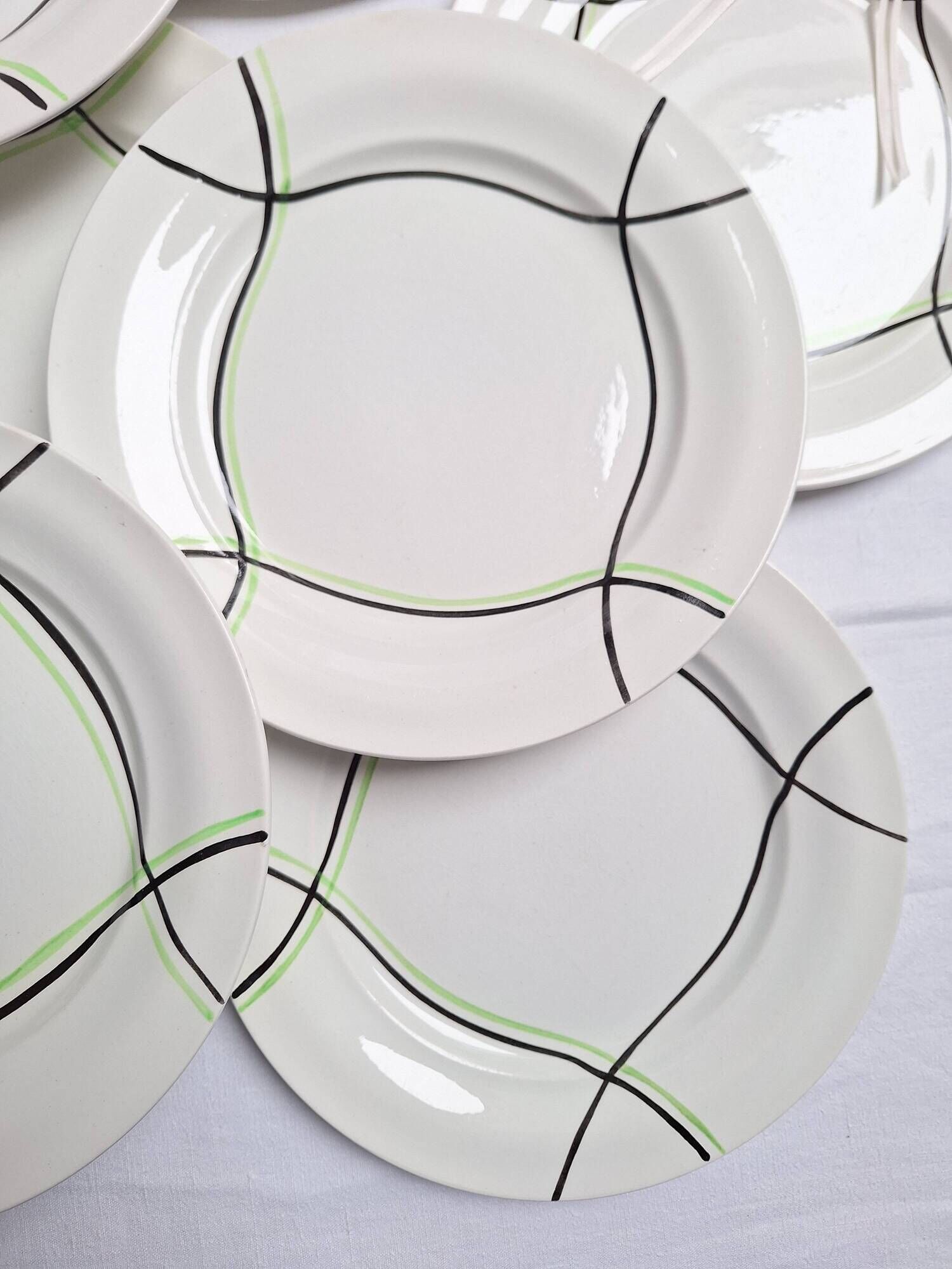 Flat plates St Amand model Bayonne white, green and black.