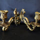Paire d'appliques antique de piano Français bronze, bougeoirs, signé L Pinet 102, régence d’empire rococo