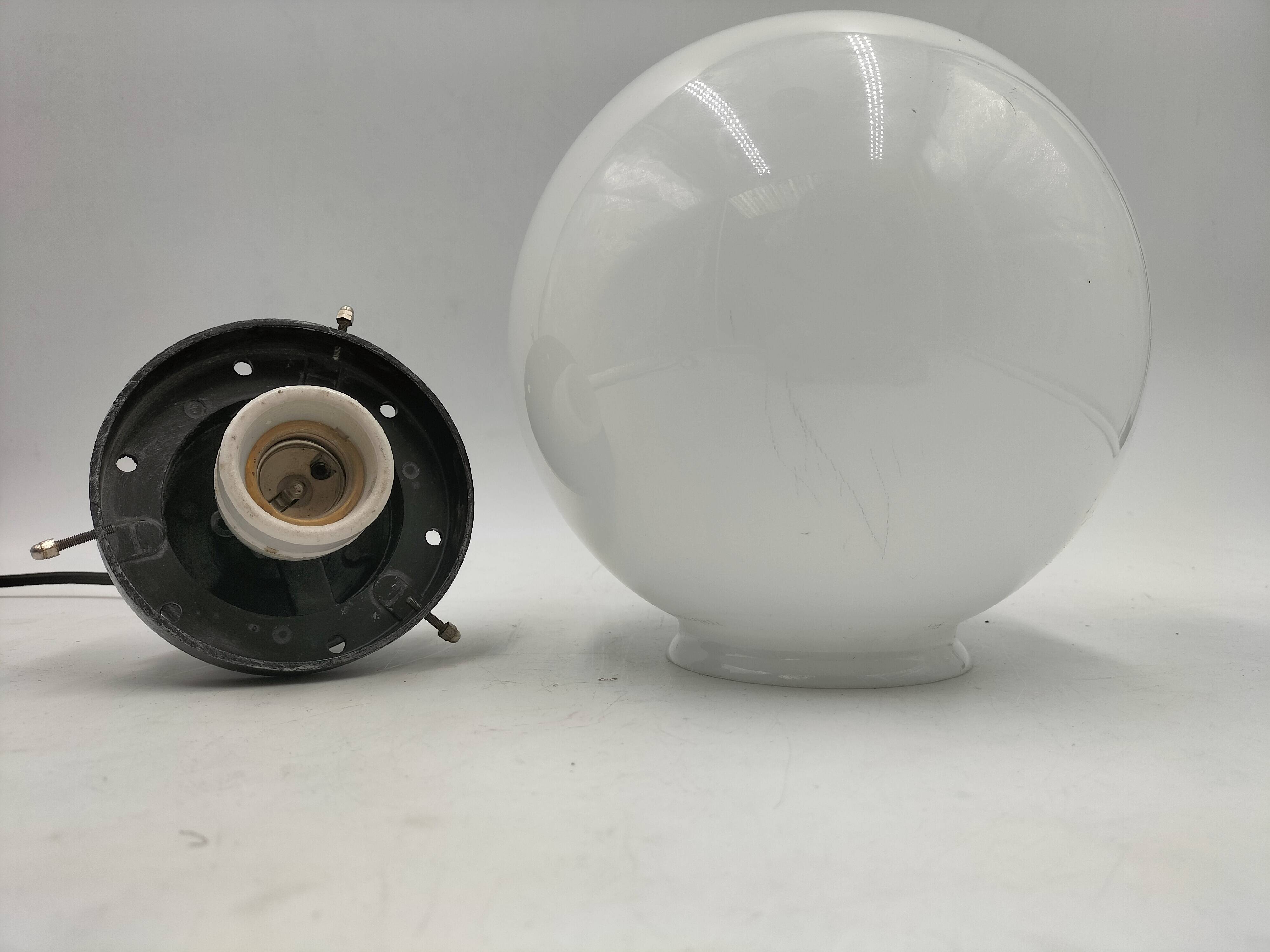 Opaline ball suspension