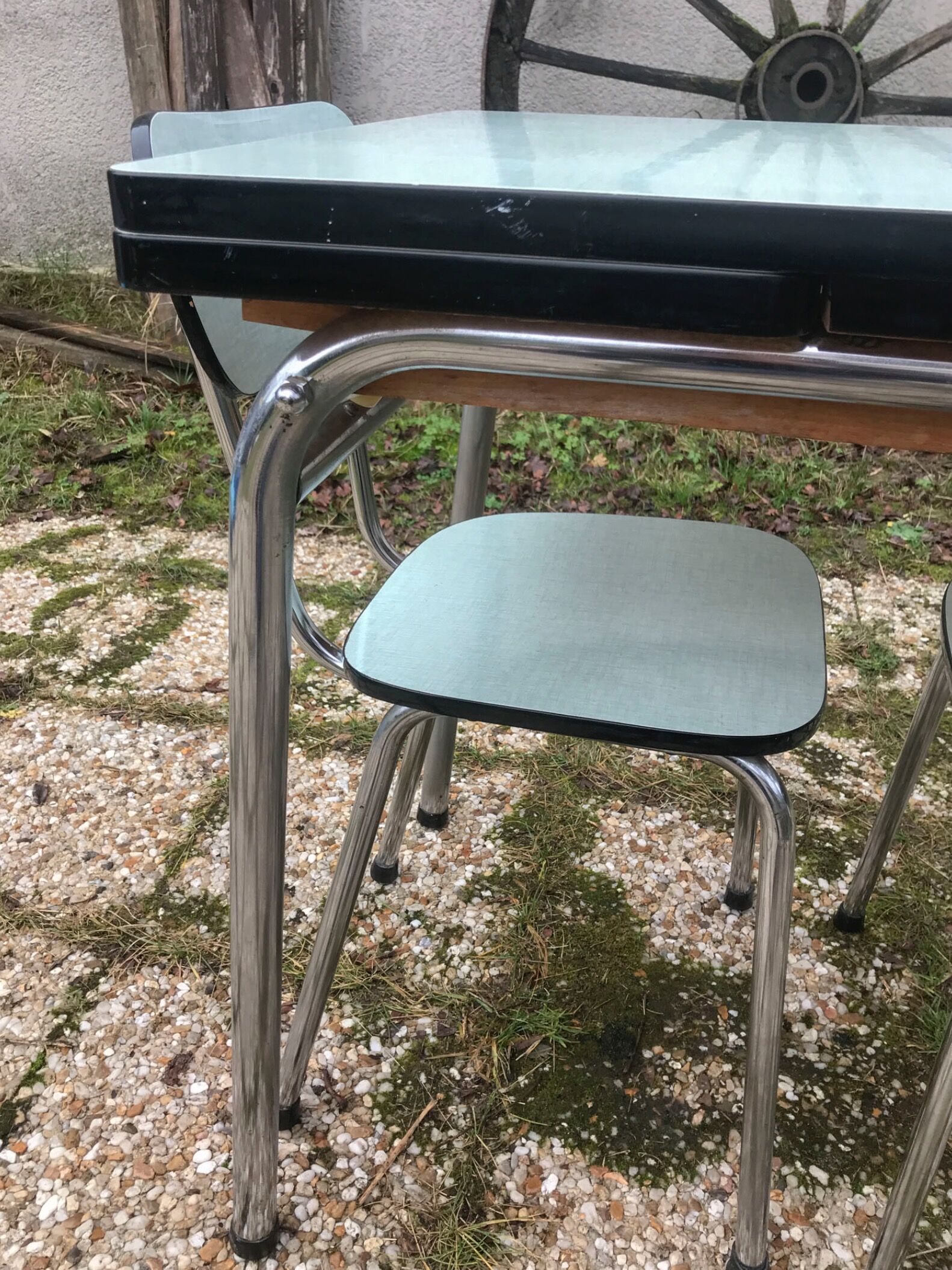 Table and chairs in water green formica