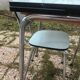 Table et chaises en formica vert d'eau