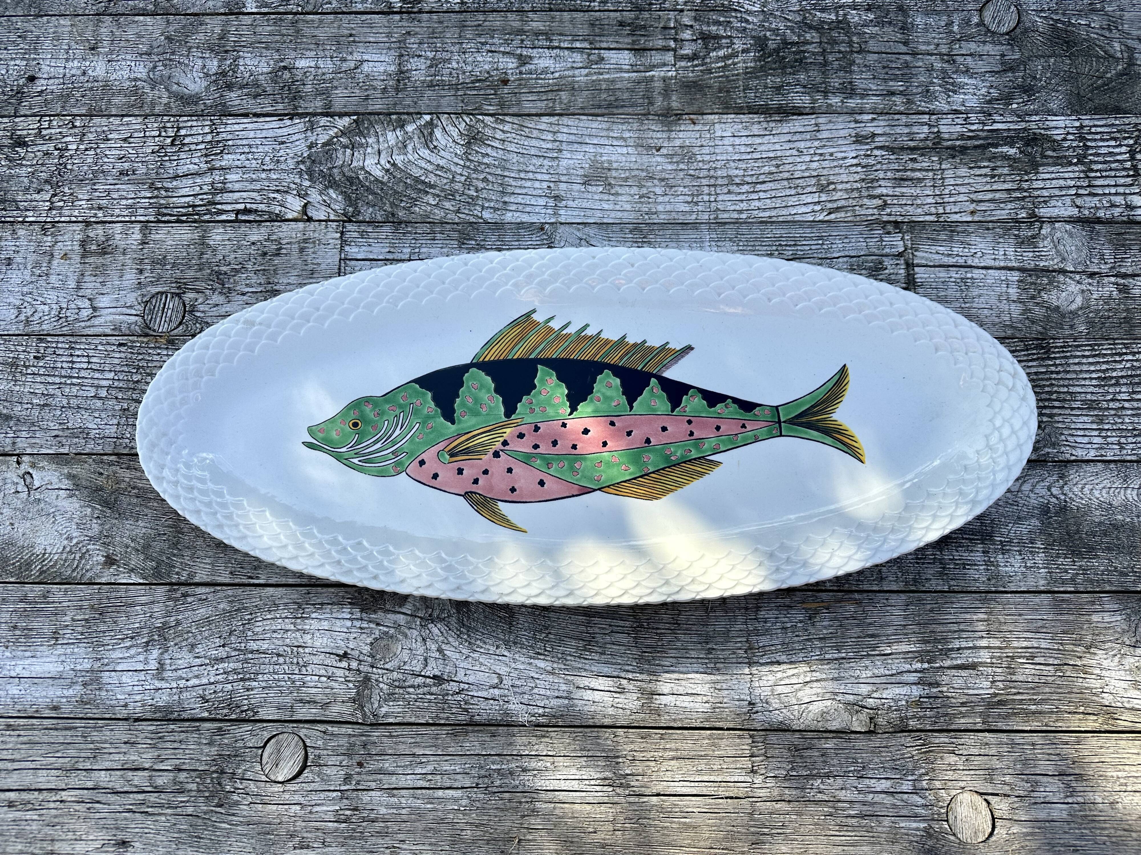 Gien dish with fish decoration model Baie d'Along 50s