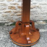 Oval pedestal table