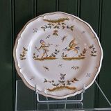 Moustiers scalloped plate in very good condition.