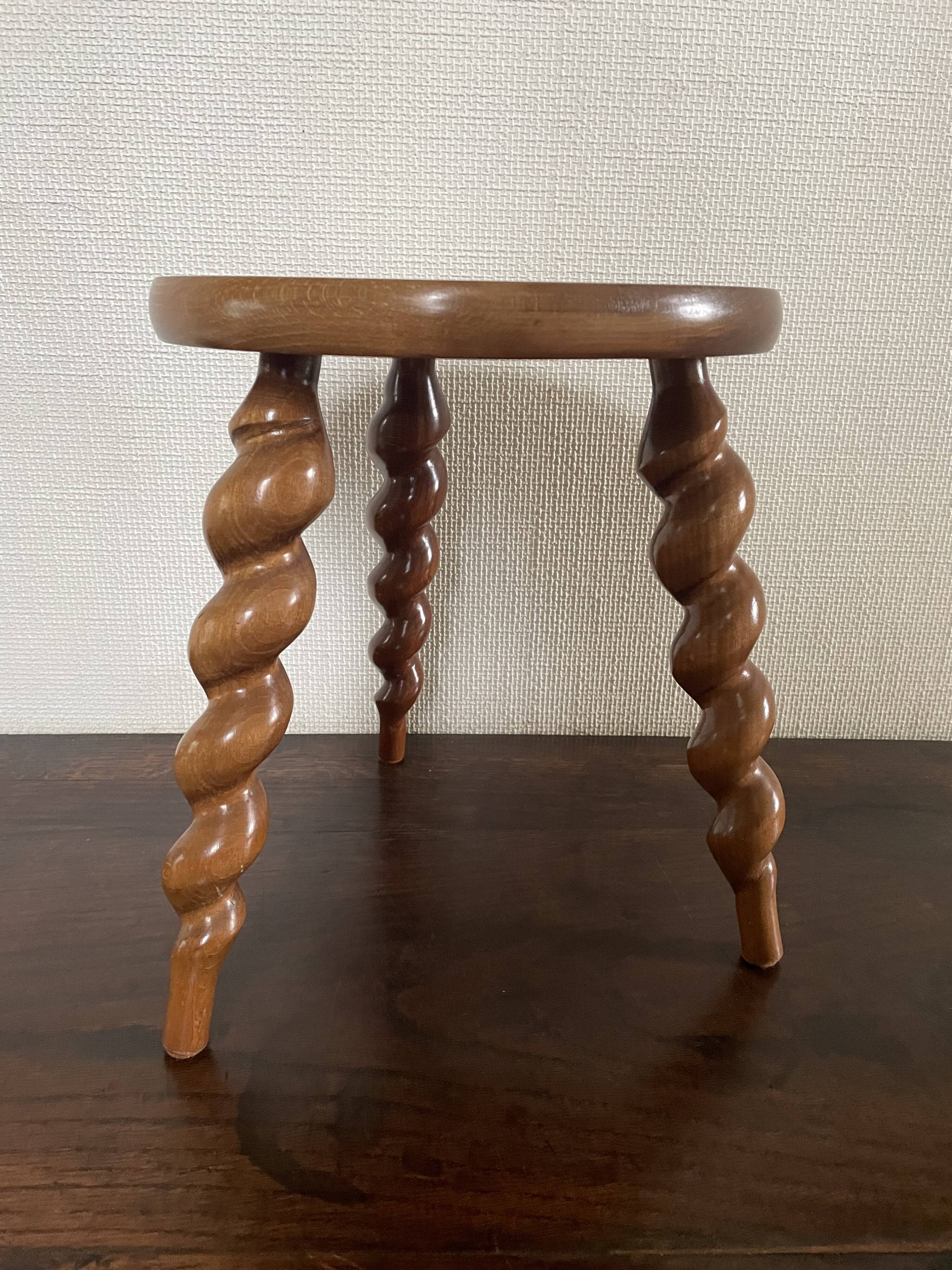 Tabouret tripode