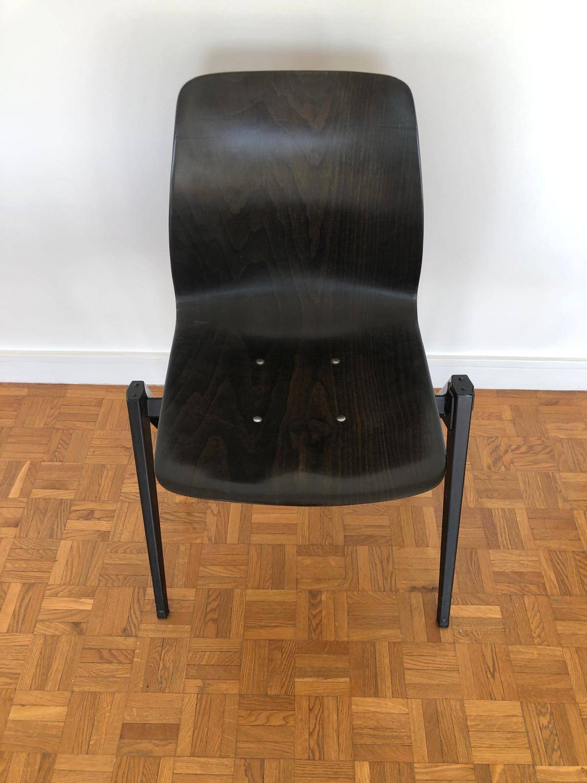 Chaise Galvanitas réédition S22 ébène et noire