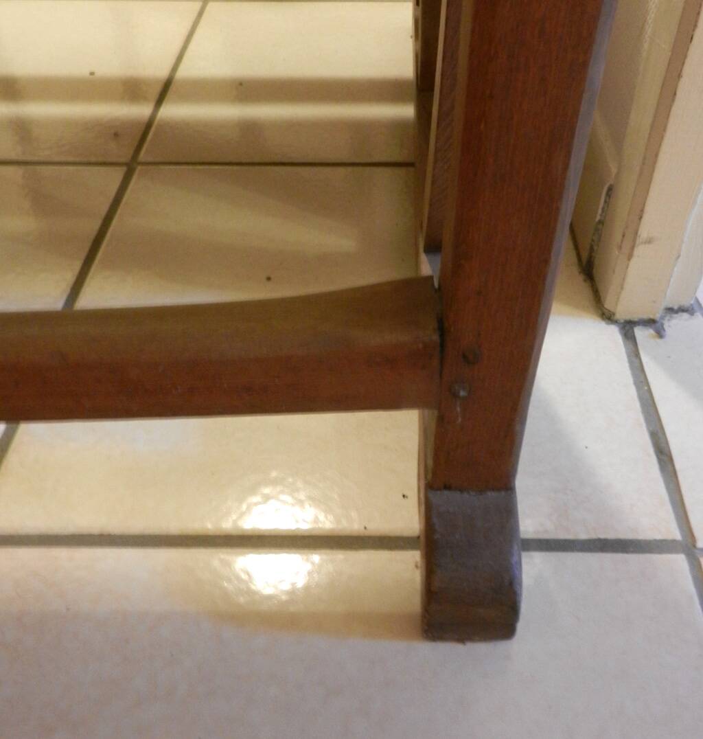 Old school desk with 2 seats and opening lockers