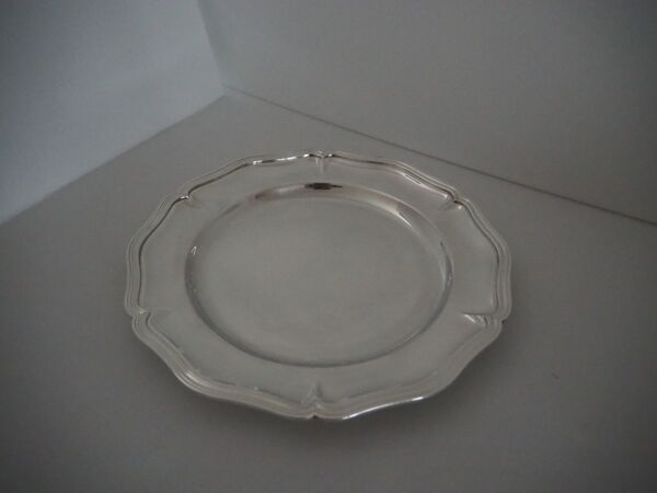 Plat de forme ronde, collection Chinon filets, Christofle  et sa pochette de protection en feutrin