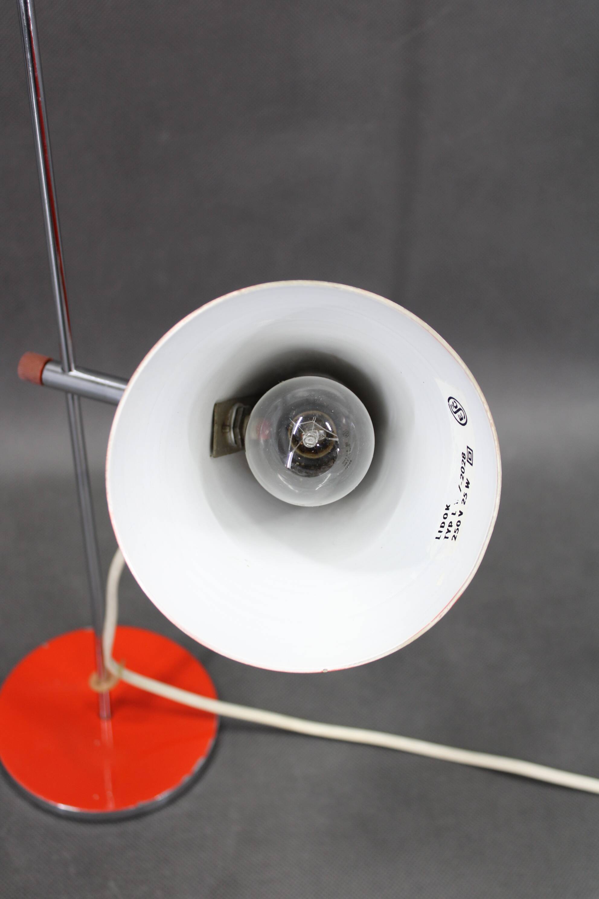 Lampe de table en chrome rouge Josef Hurka, Tchécoslovaquie années 1970