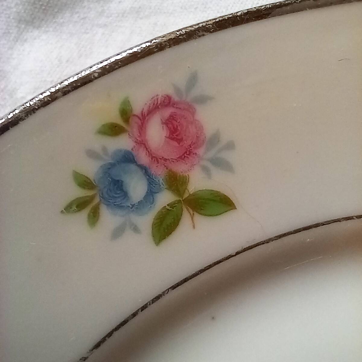 4 dessert plates + floral porcelain cake dish LT France