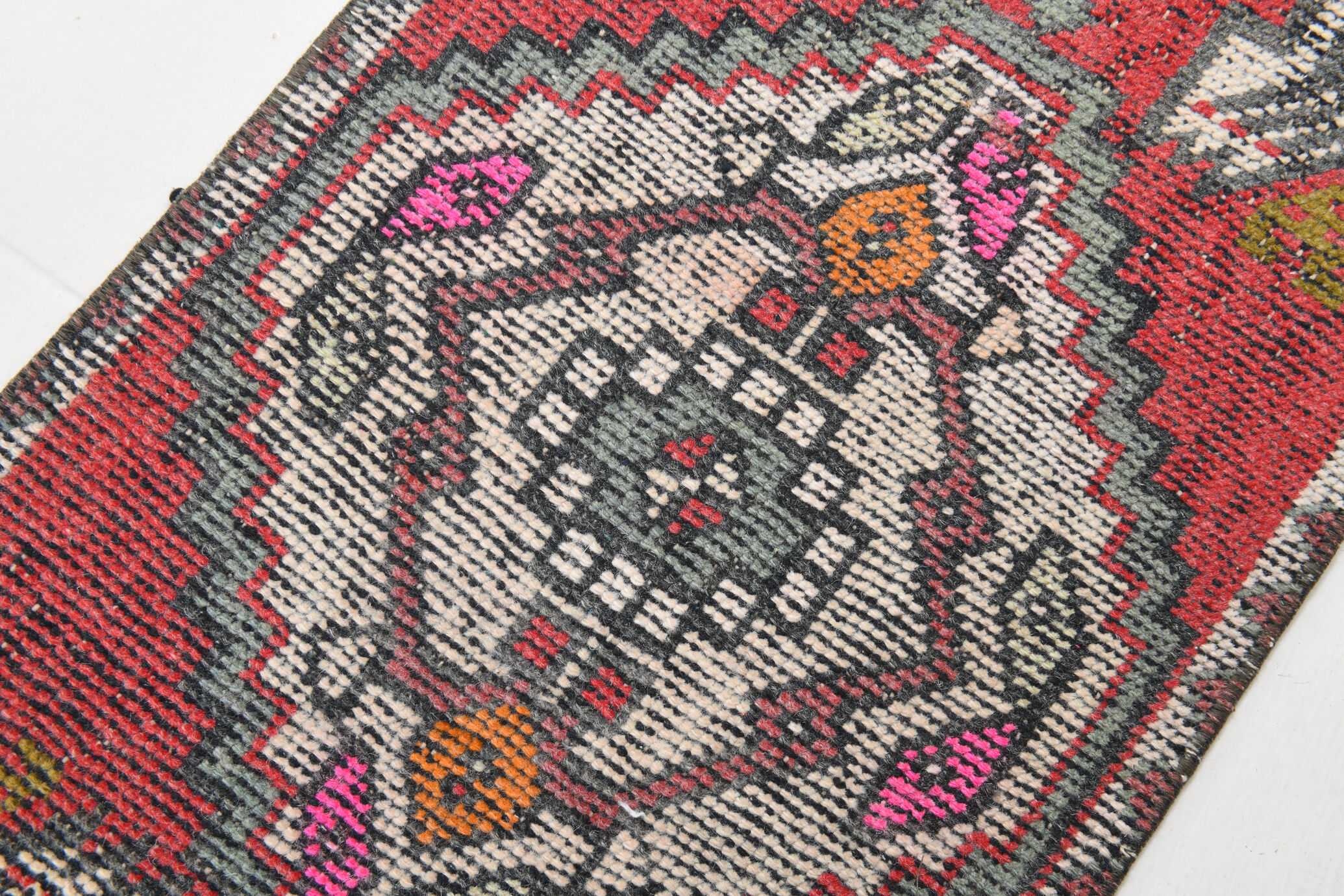 Coral red vintage rug 91x45cm