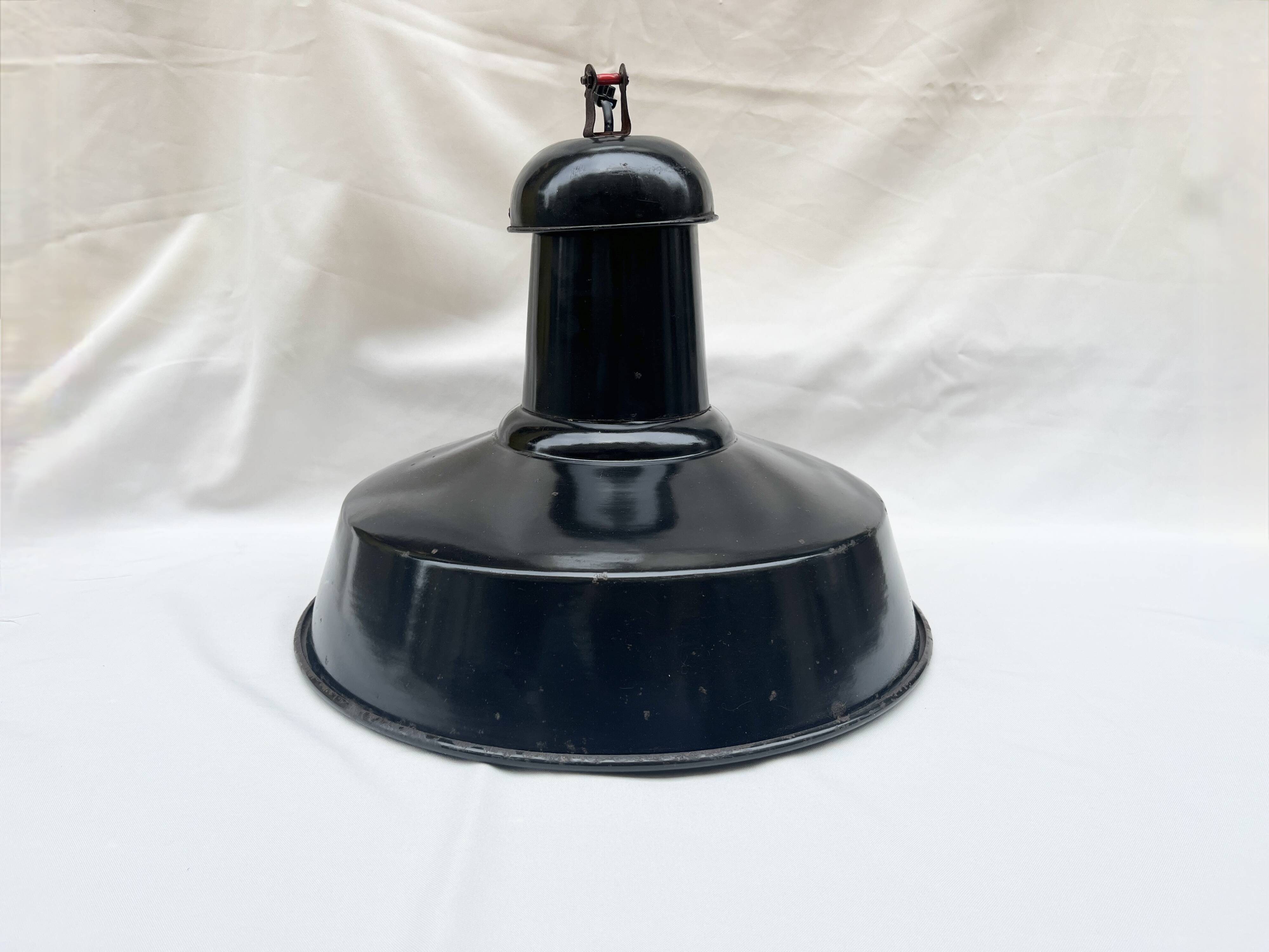 Industrial pendant light in black and white enamelled sheet metal factory bowl