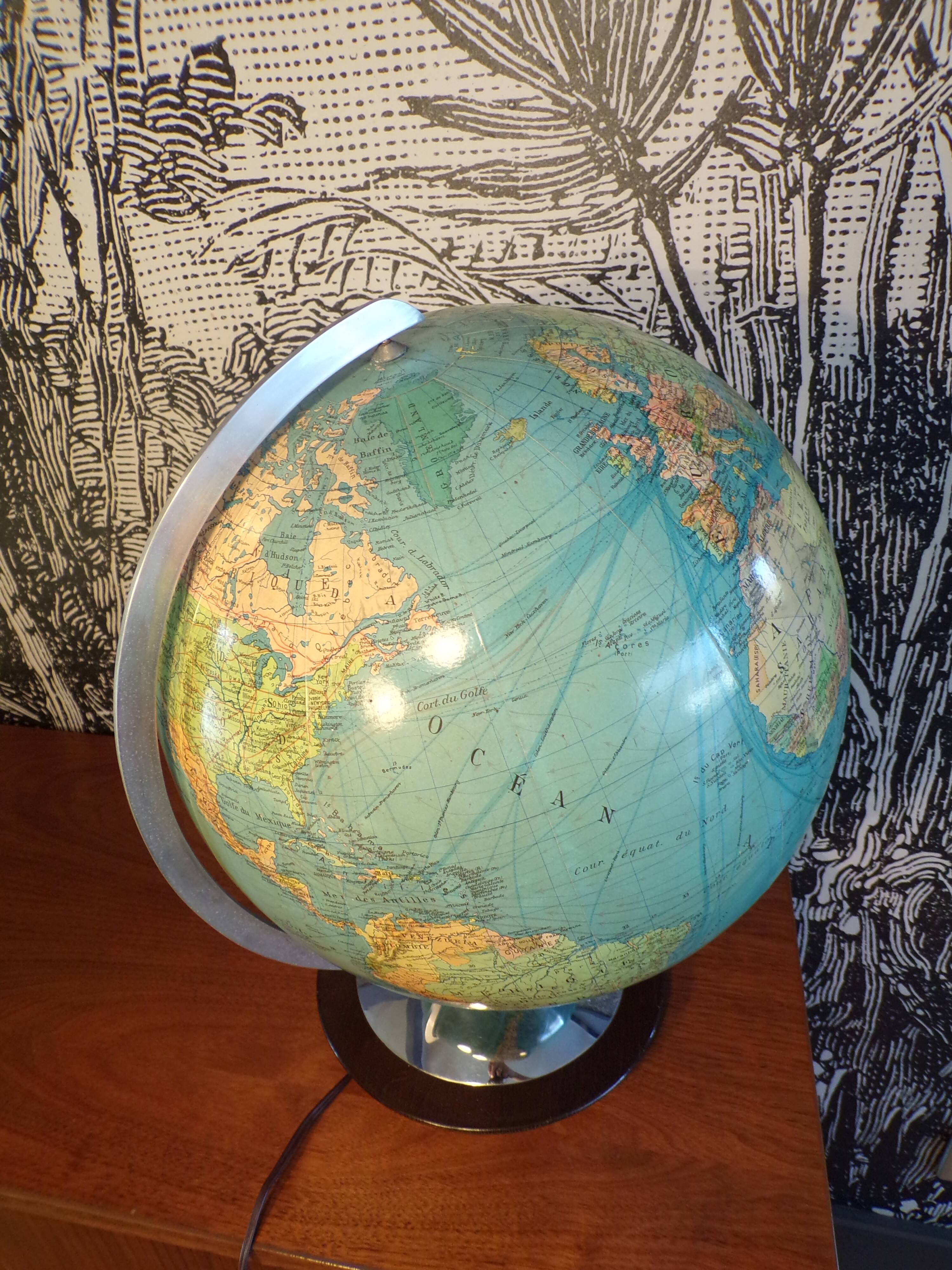 Columbus illuminated globe Ø32cm