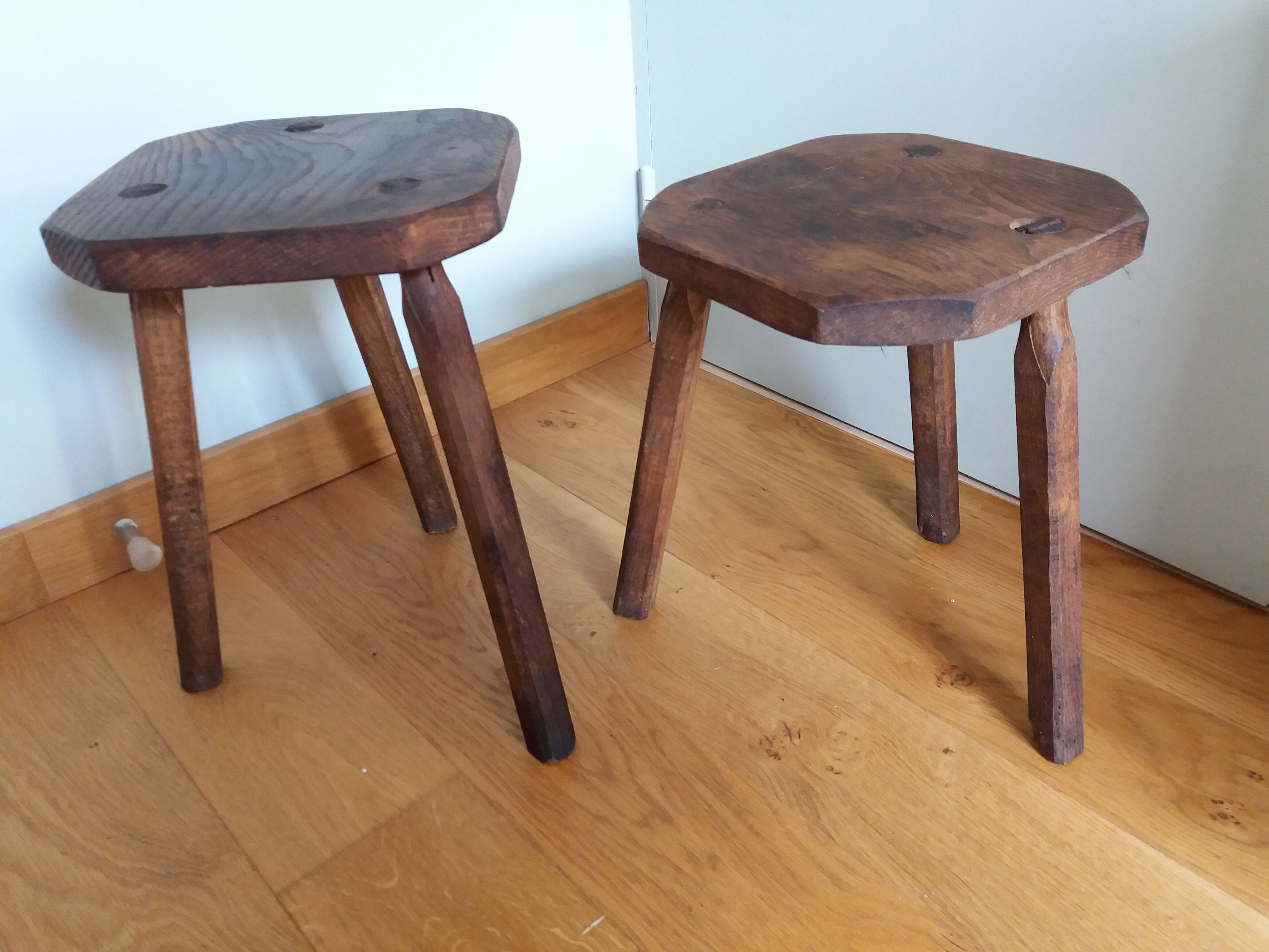 Tripod cowherd stools