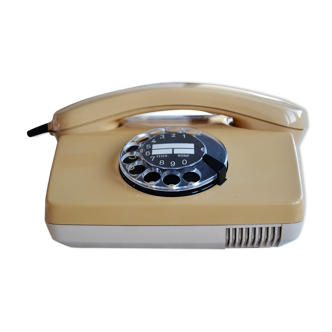German phone with vintage dial of the 80s
