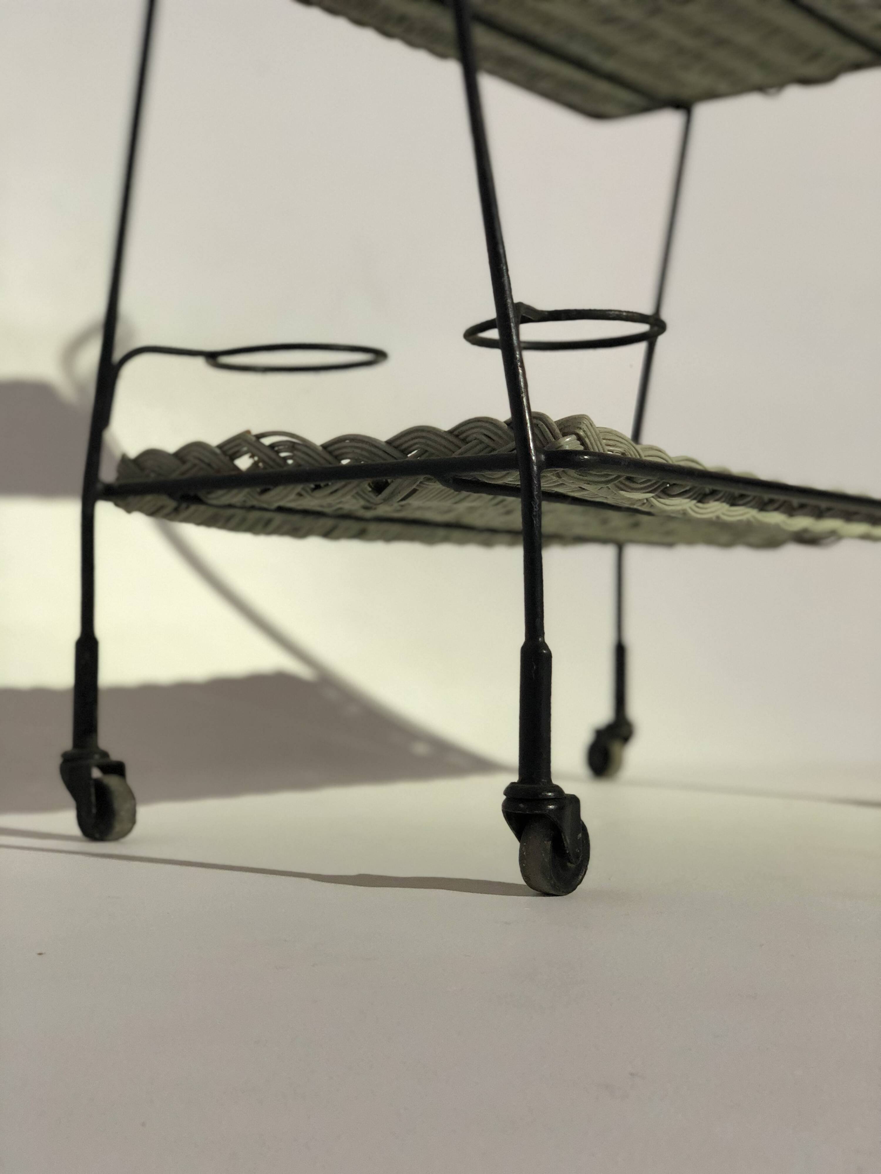 Vintage rolling table from 1960 - green rattan and black tubular metal