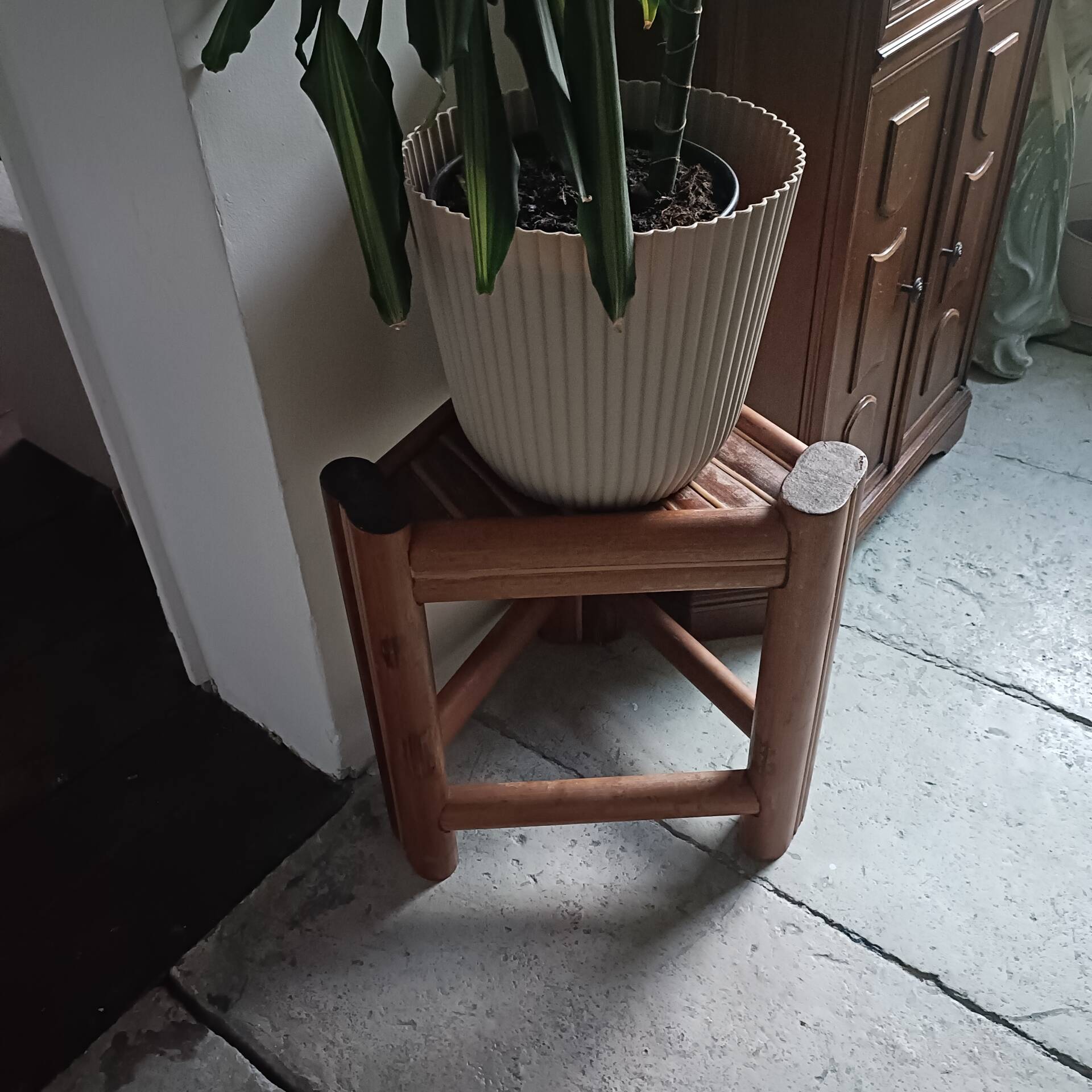 Tabouret en rotin brûlé années 60