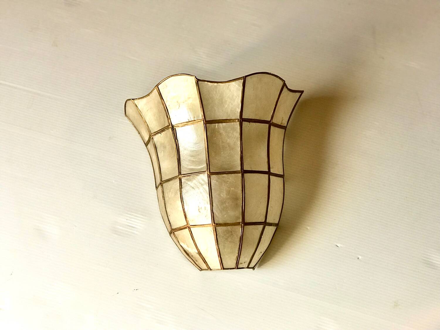 Applique murale en nacre et laiton vintage
