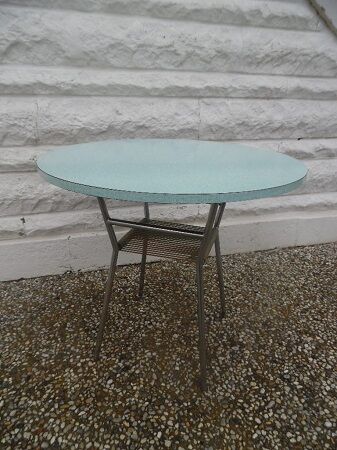 Formica and scoubidou table