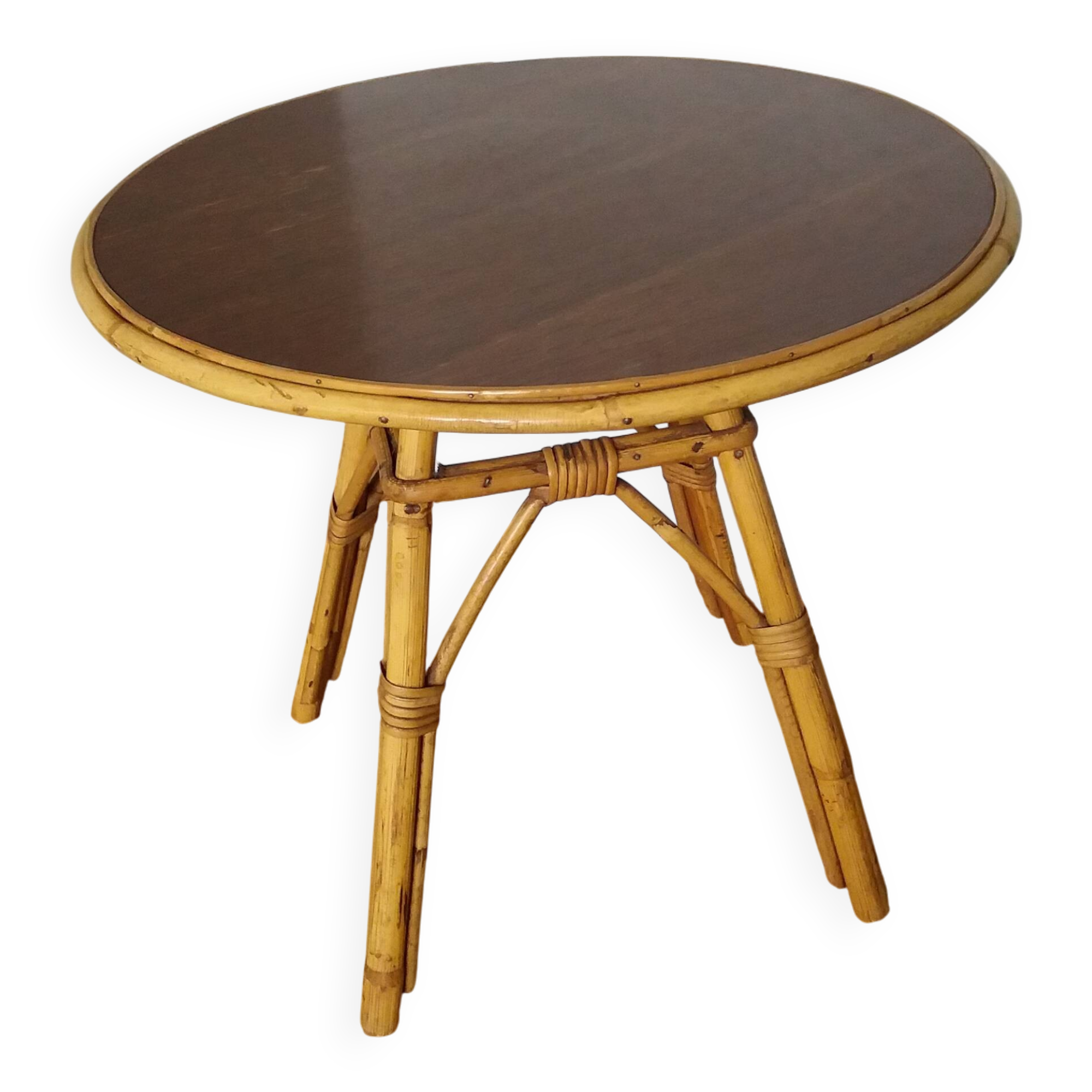 Round coffee table in wicker and bamboo