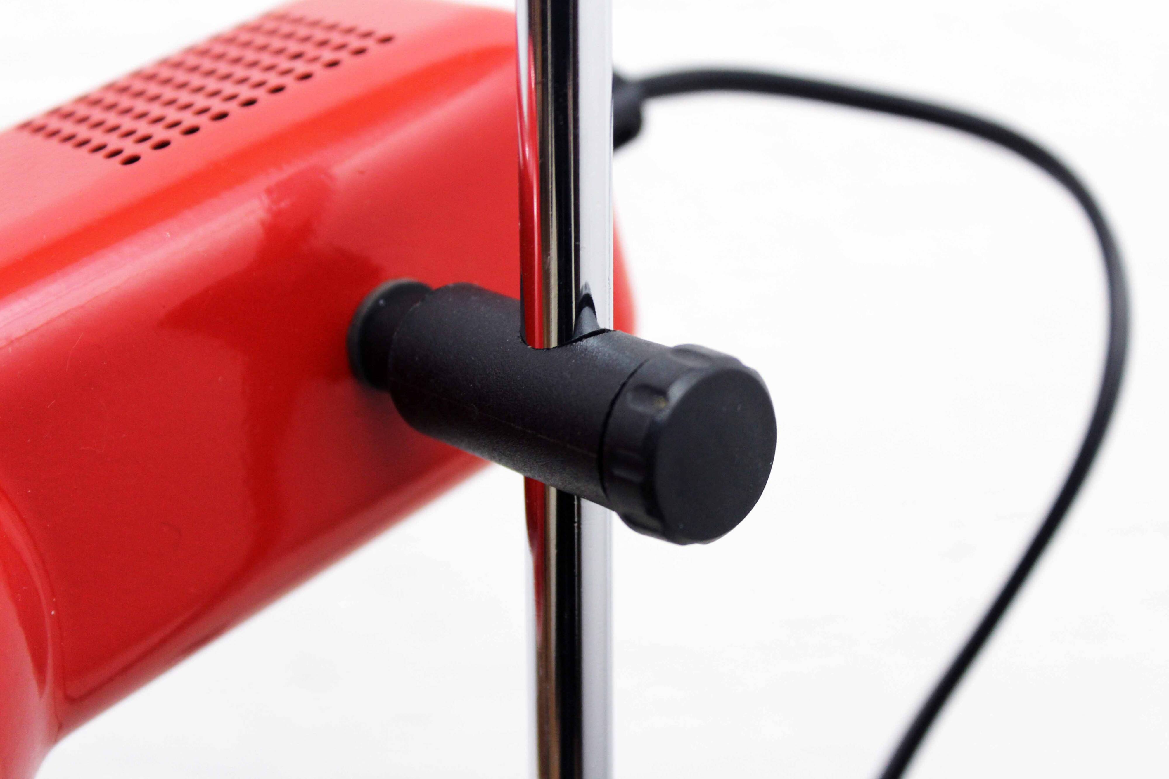 Lampe de bureau en métal rouge
