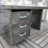 Strafor desk in brushed metal