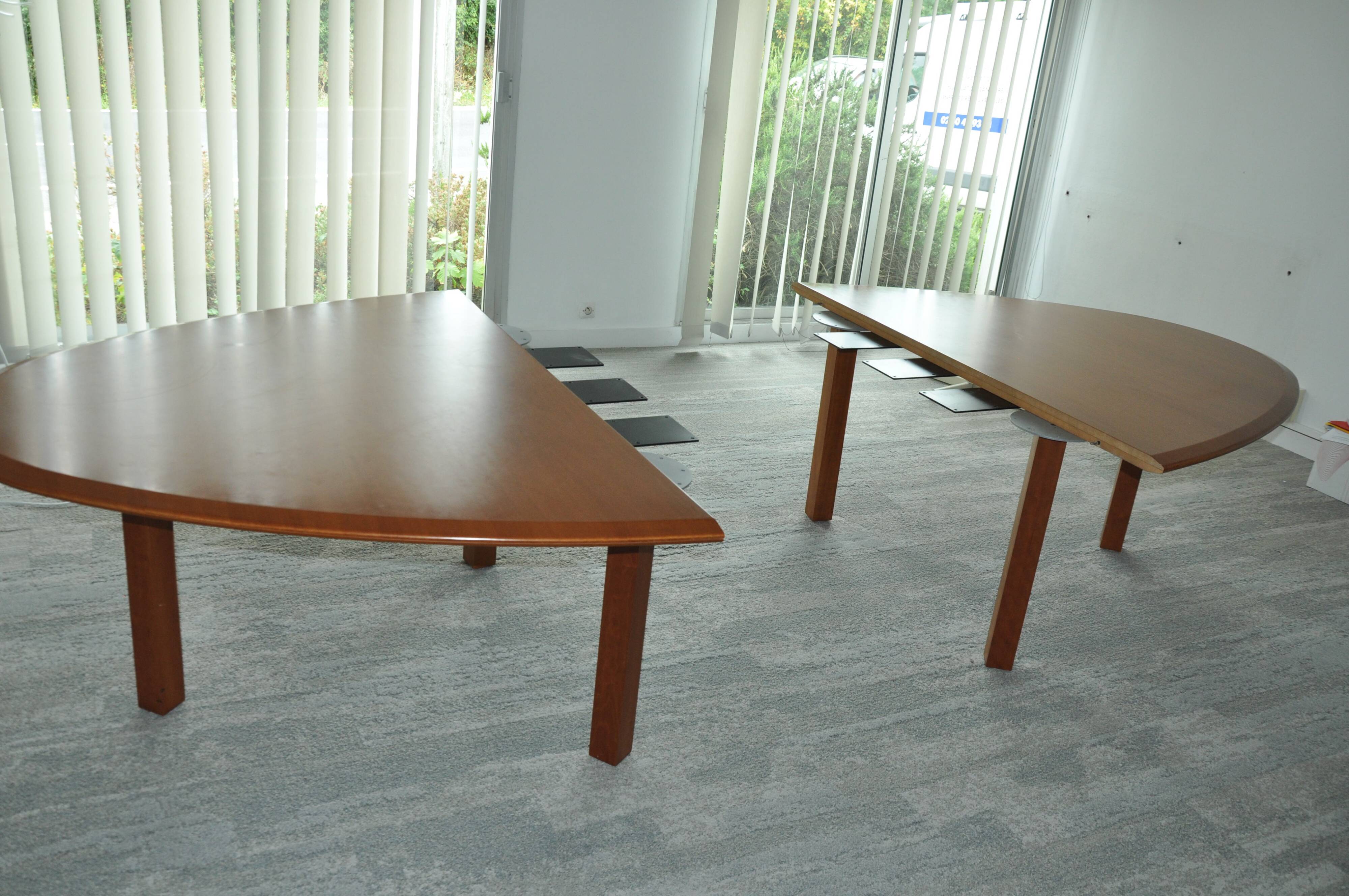 Grande table de conférence