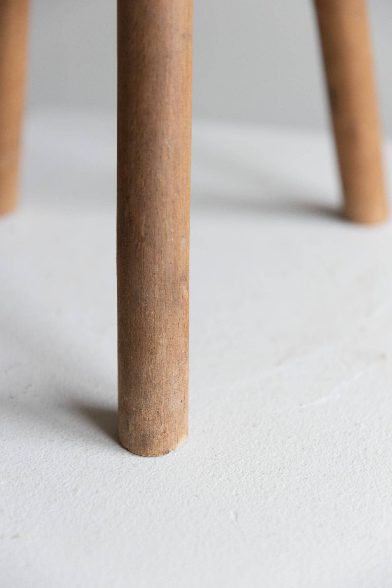 Danish mid-century tripod stool in beech, reupholstered in lambswool, 1960s.