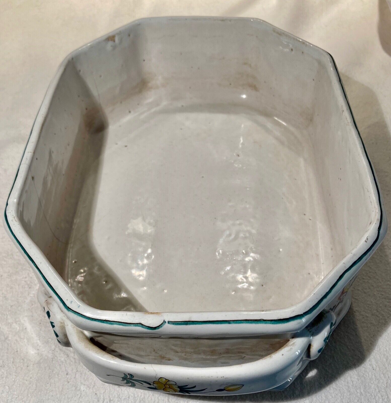 Midtable XVIIIth century decoration to the chinese faience de marseille signed vp for veuve perrin