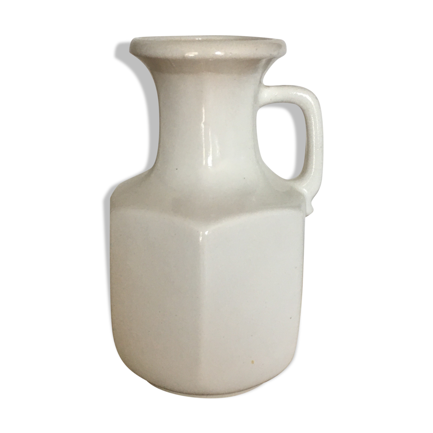 Ivory vase with handle