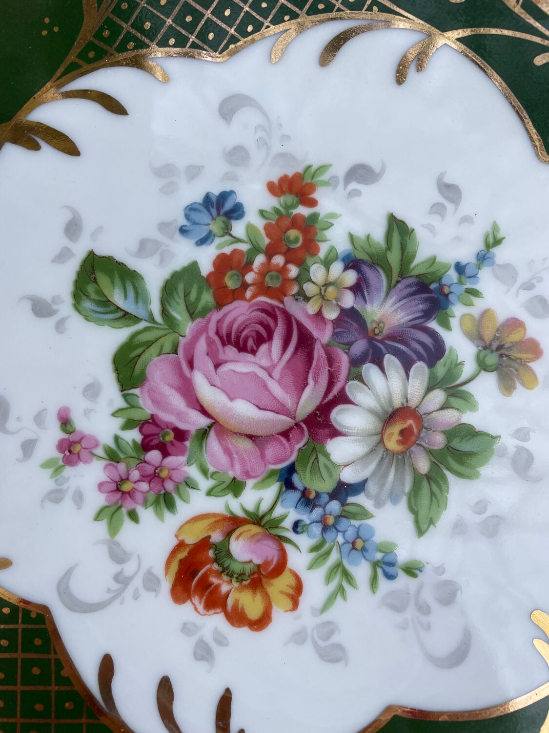 Pie dish with shovel