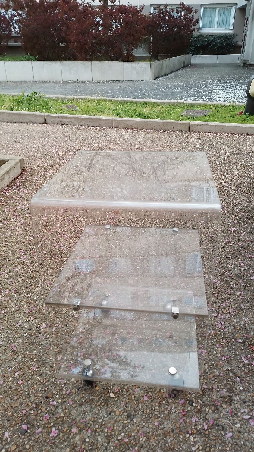 Meuble en plexiglas