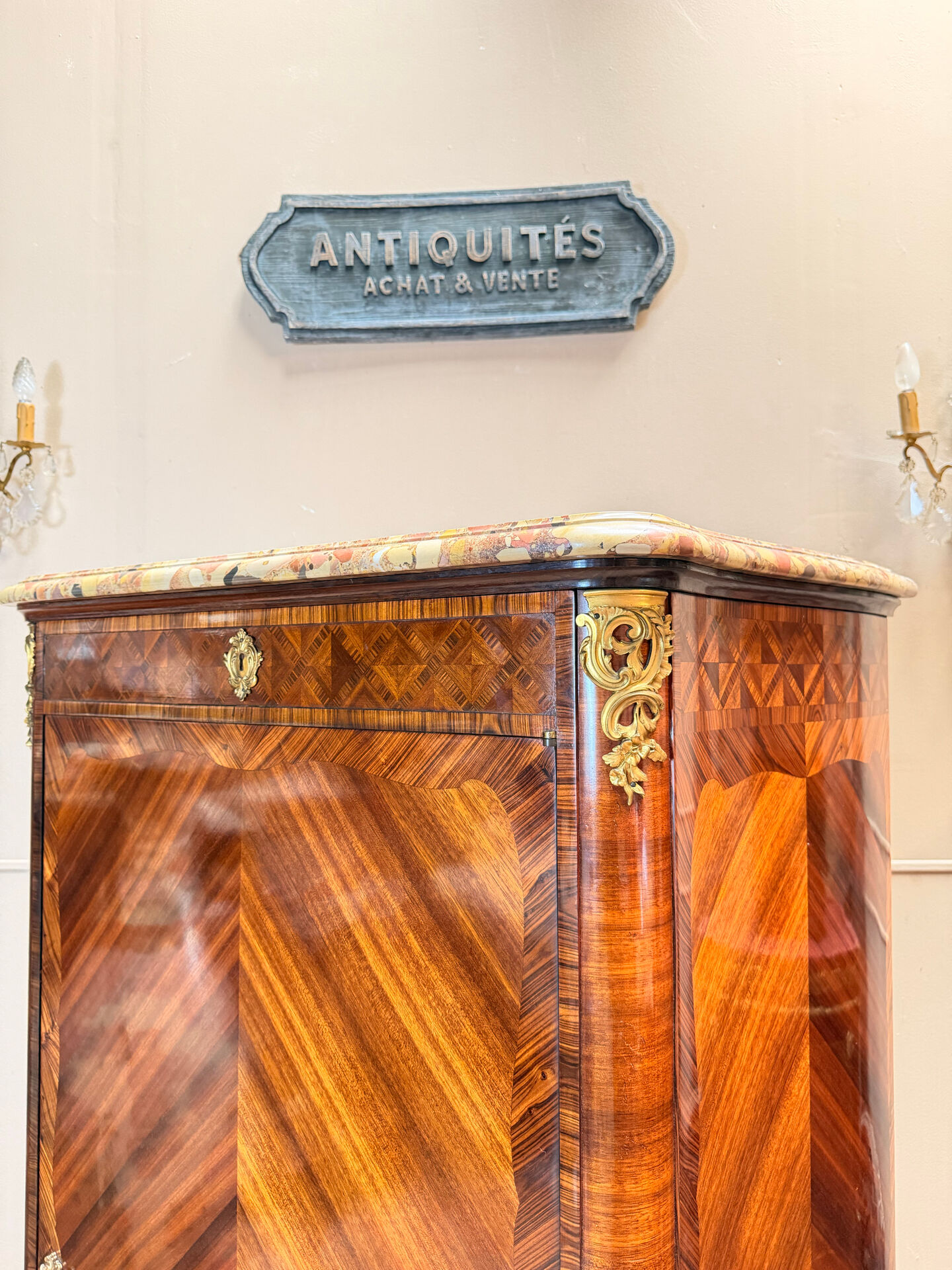 LOWER CABINET IN LOUIS XV STYLE MARQUETRY