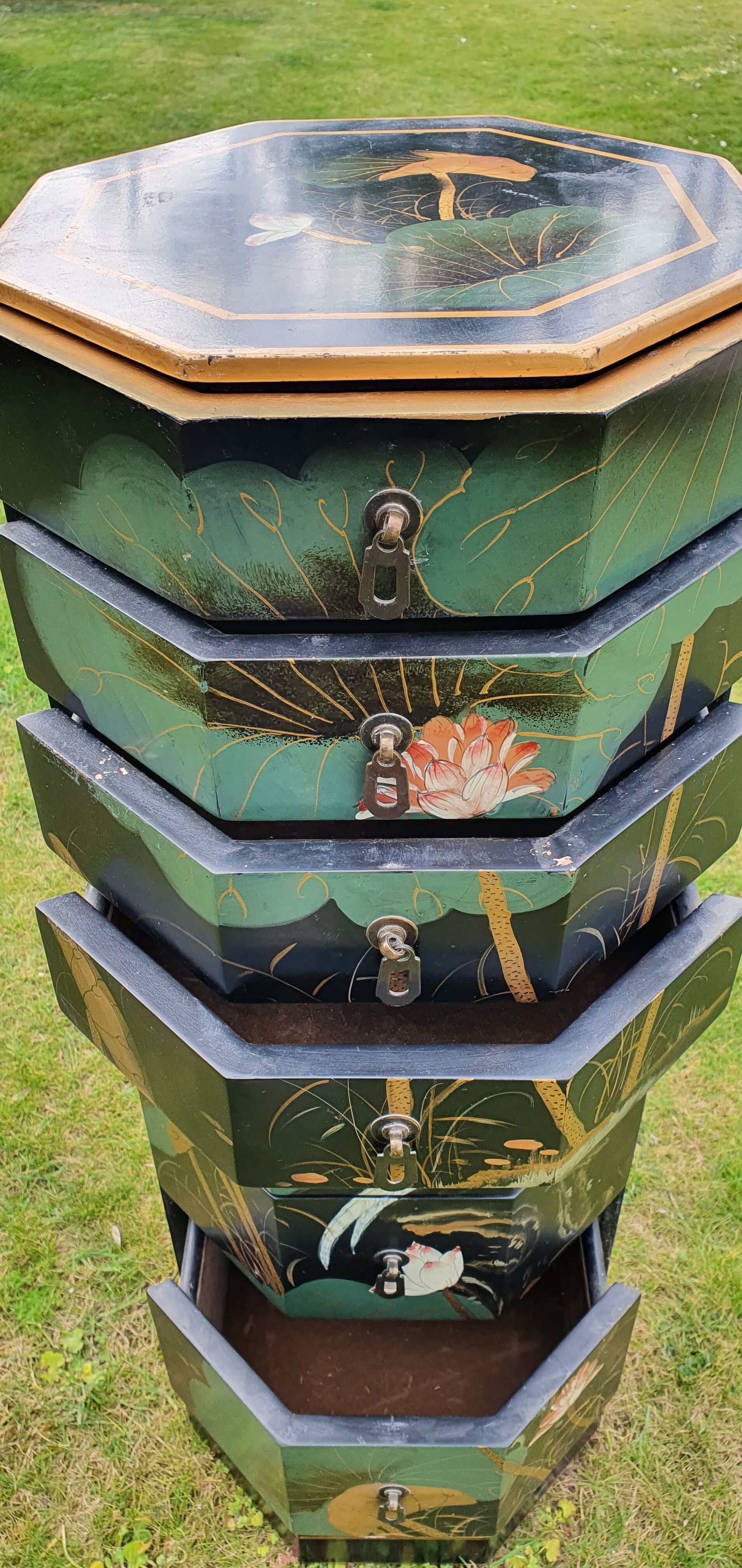 Asian rag picker 8 drawers