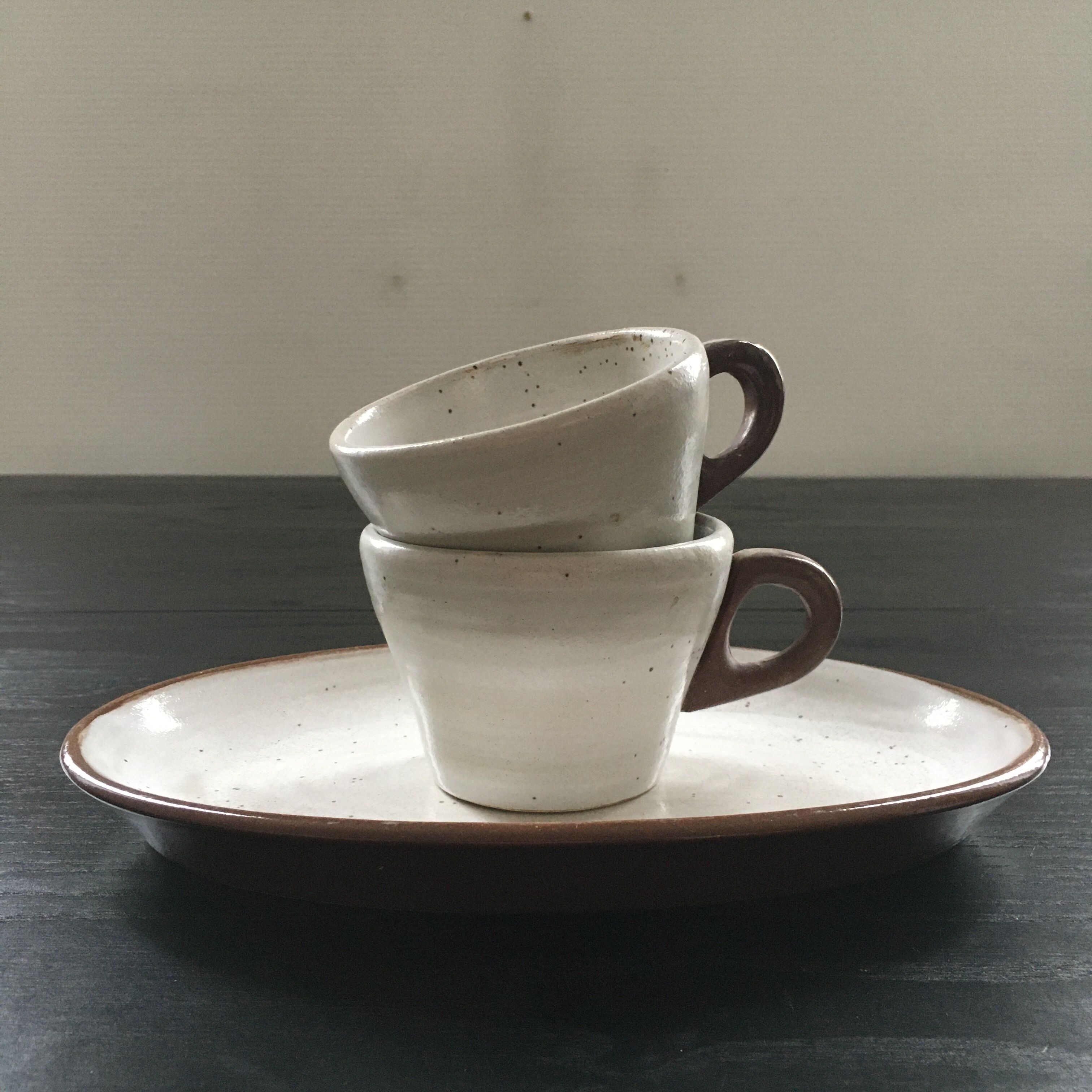 Set 2 cups and coffee dish
