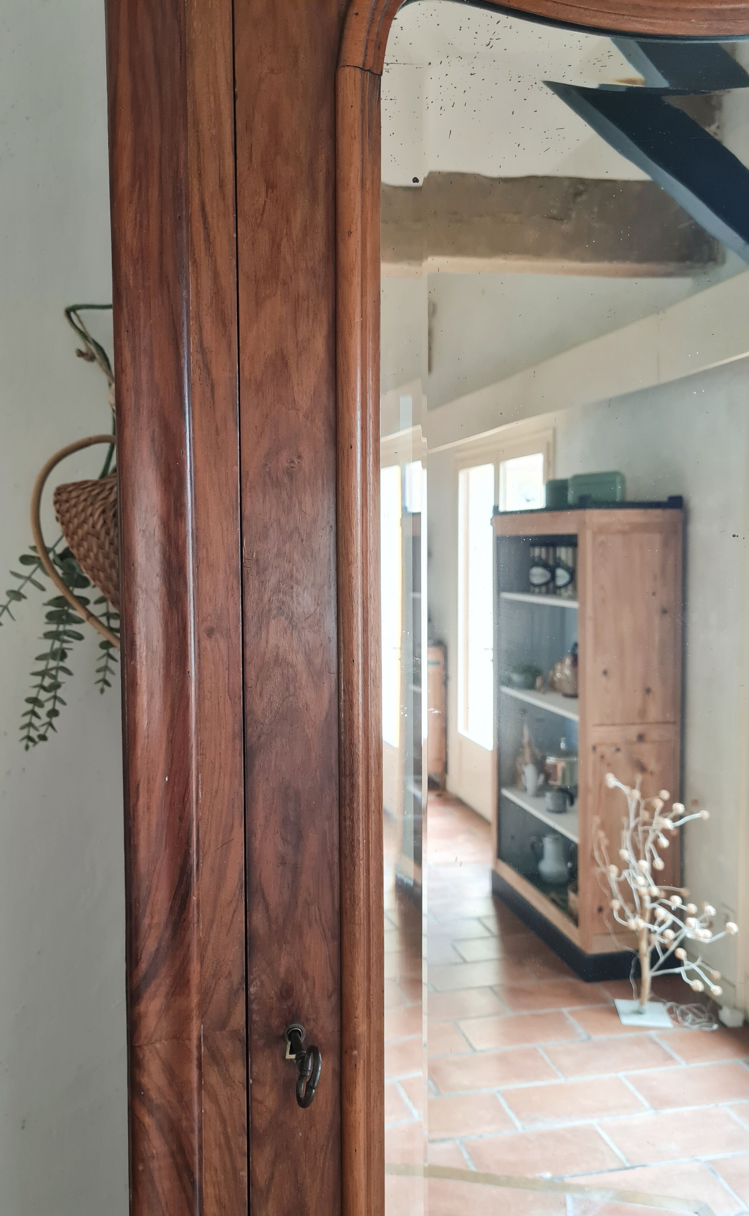 Armoire bonnetière ancienne art déco