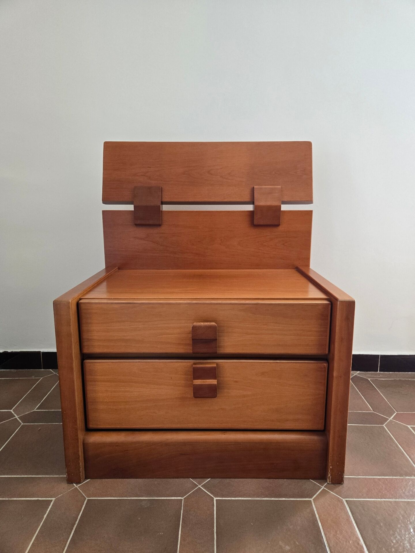Pair of vintage bedside tables with high backrest in wood - 1970s