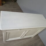 Off-white sideboard with 2 doors and 2 drawers