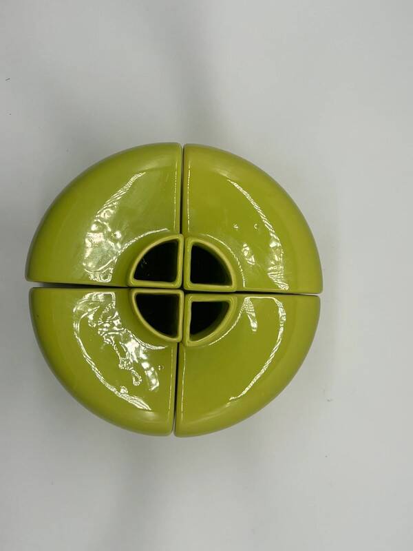 Vase design en céramique verte