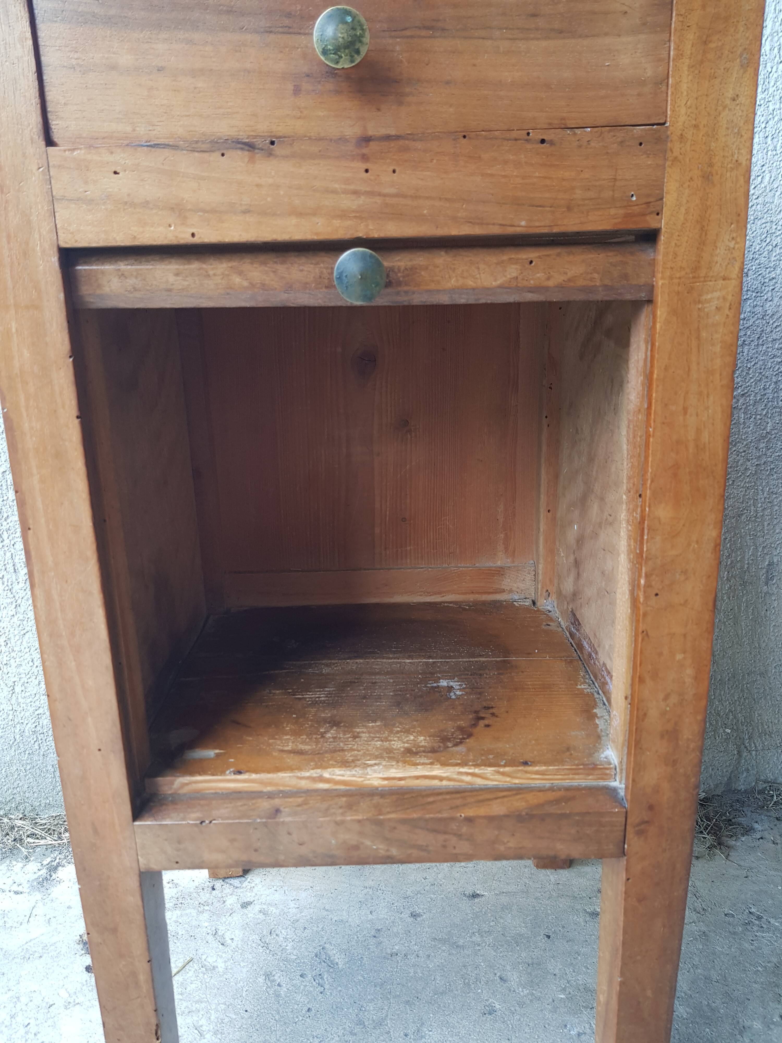 Curtain bedside table