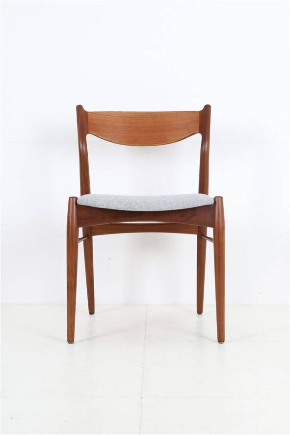 Chaise en teck Ærthøj Jensen & Mølholm entièrement restaurée avec un revêtement en feutre de laine / Design danois moderne du milieu du siècle / Années 1960