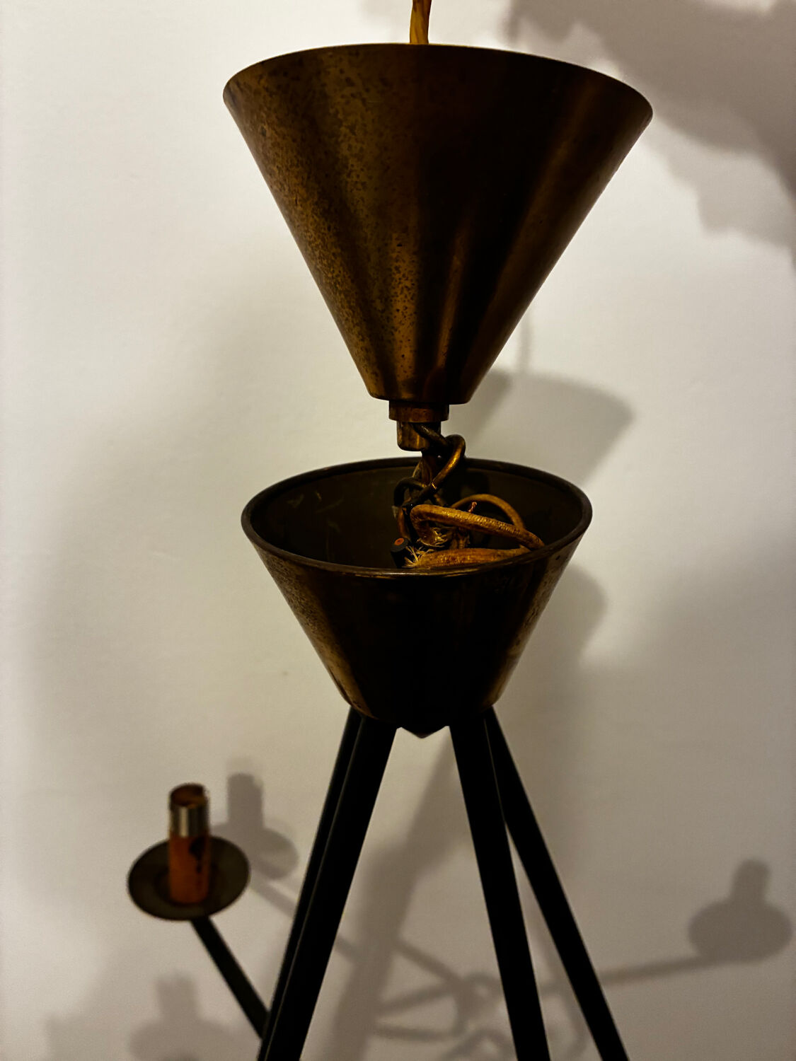 Lustre années 50 métal noir et laiton dle Matégot, Stilnovo, Lunel
