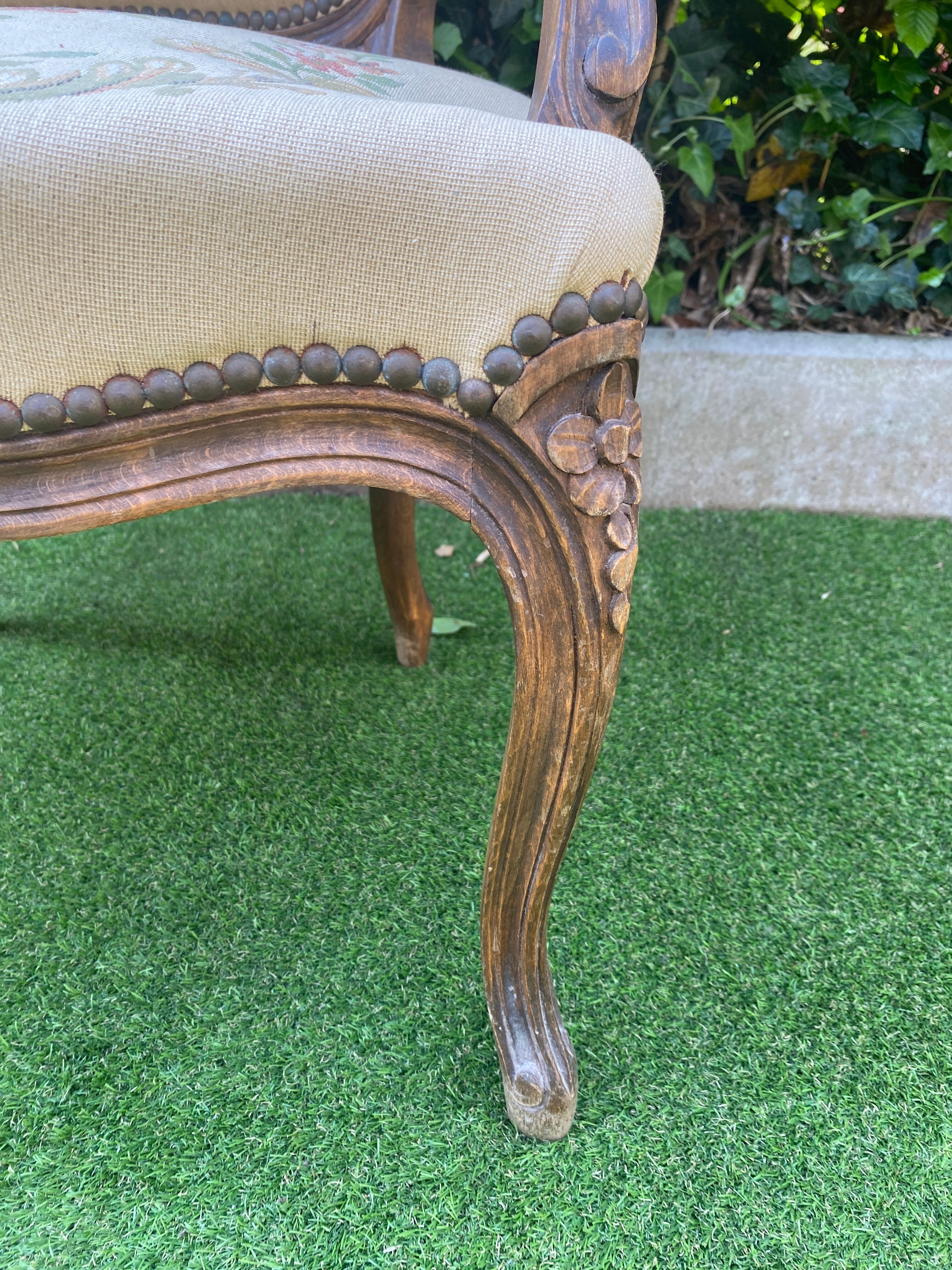 Basket bed and its two armchairs