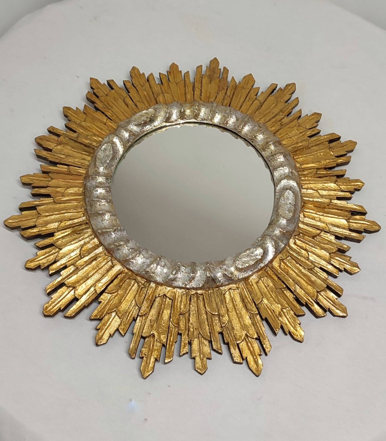 Miroir soleil en bois. Espagne, années 1960.