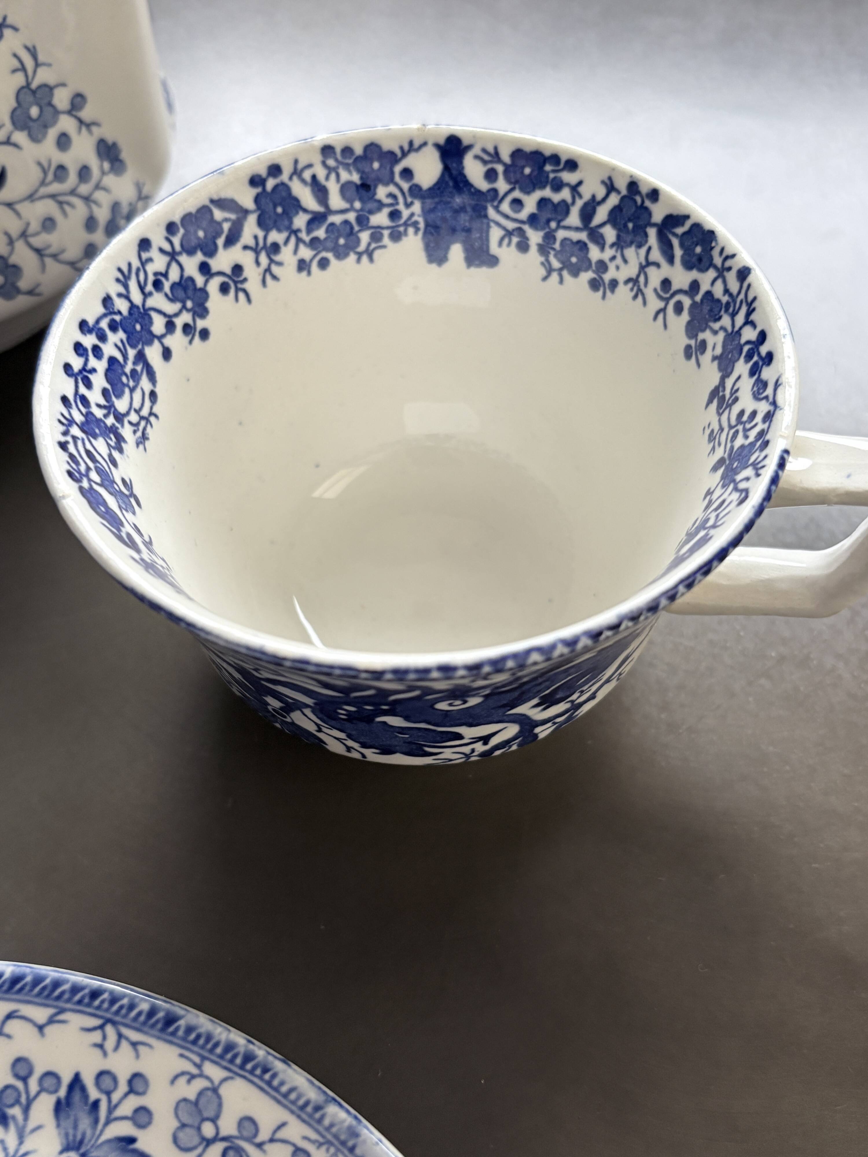 Service Petit-Déjeuner Boch La Louvière – Modèle Dragon Bleu