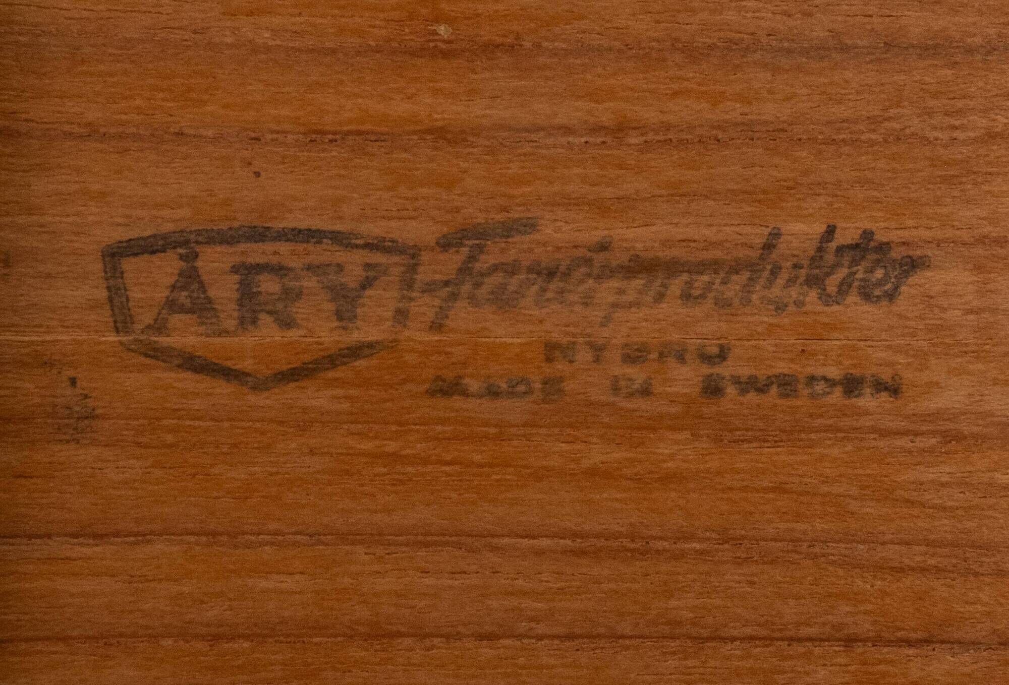 Plateau de service courbé en teck Ary, Suède années 1960