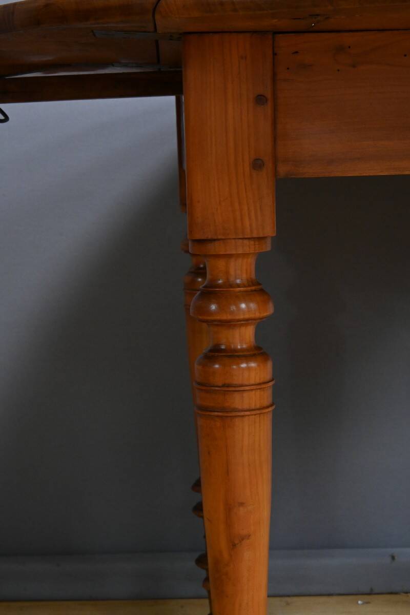 Table for 4 to 10 people with cherry wood extensions, Louis Philippe style – Late 11th century
